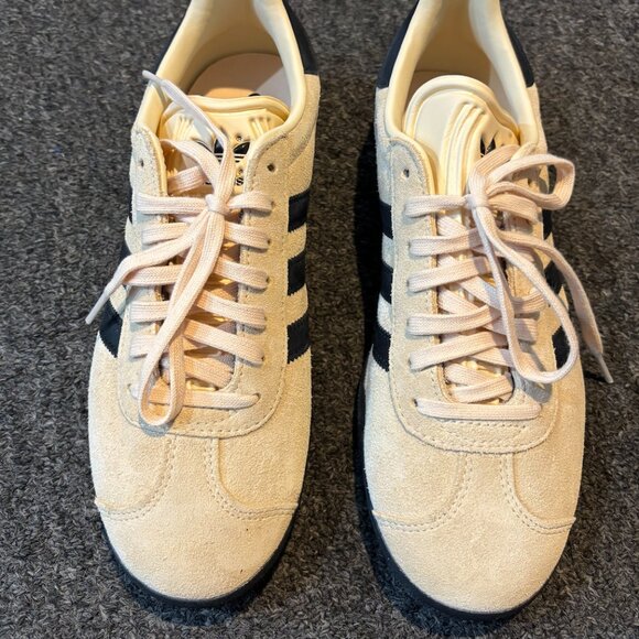 Never worn Adidas mens Messi sneakers - size 7 - Picture 1 of 4